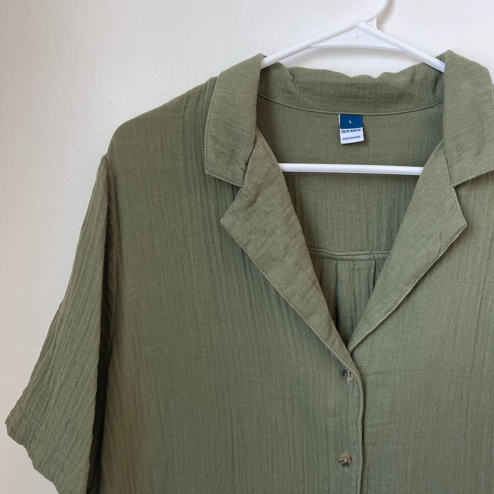 Green casual button-up shirt - Picture 2 of 5